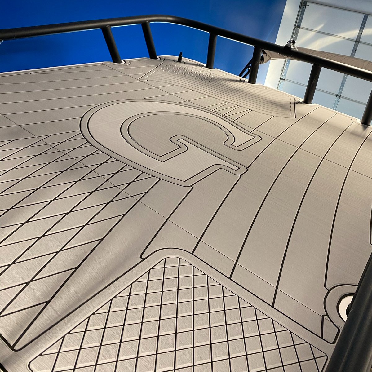 USATuffGraphics's tweet photo. Unique lines and design elements make this a classy design. 👍
@seadek
#seadek #usatuff #seadekcertifiedfabricator #evafoam #genuineseadek #boatinglife #lakelifestyle #sailinglife #onthewater #mastercraftboats #malibuboats #axisboats #jetboat #searay #bostonwhaler https://t.co/PlbJKlj1kT