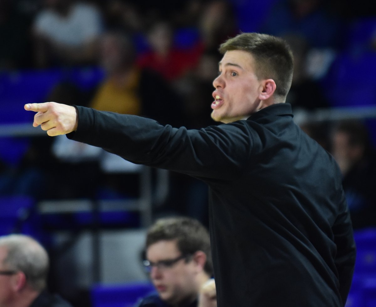 In a win over University High tonight North Greene boys coach Sam Tarlton earned his 100th career victory in just his fourth season as head coach.
The Huskies also locked up the No.1 seed in the District 1-A Tournament.