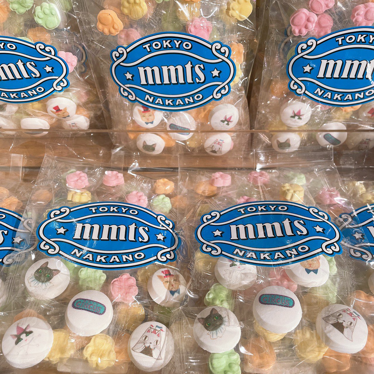 周年の中川翔子 Loftで展開中 Mmtsのオリジナルお菓子 わたしが描いた猫サーカスのイラストと あたらしく描いた猫ラムネイラスト かわいいかわいいお菓子 今回だけの記念 プレゼントにも最高だよね ぜひゲットしてください T Co