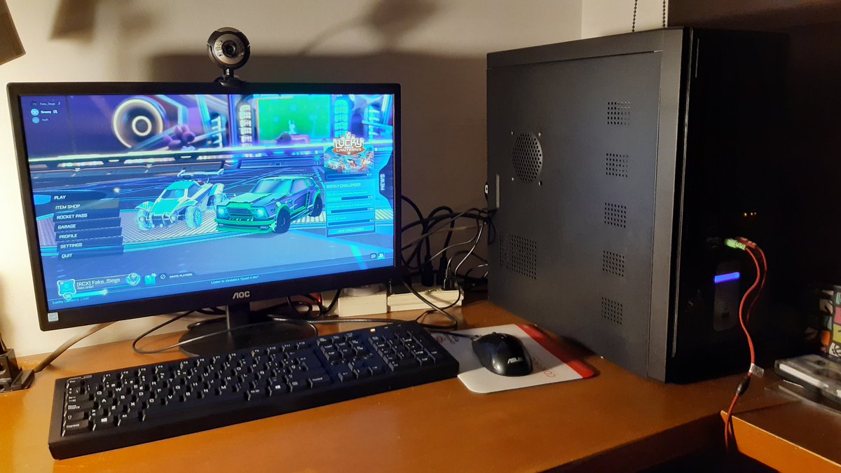 FakeSiege's tweet photo. We got the setup boyss!! (Ignore the cable mess haha 😂) #RocketLeague #PCBuild #PC #Epic #Gamer #Gaming https://t.co/7lVB961QTi