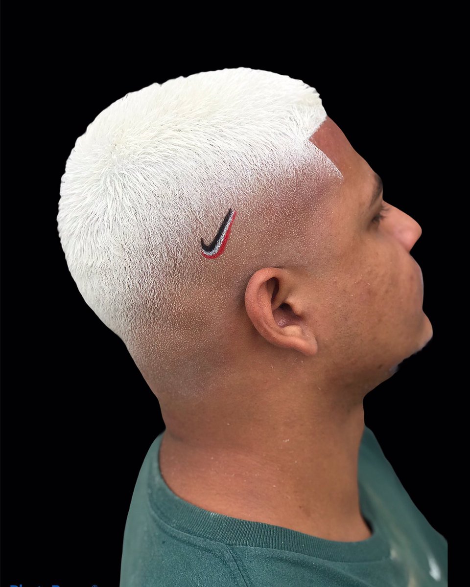 ReguaMxima's tweet photo. Esse manda muito esqueci
MN @BNDUDISFARCE 
Régua máxima 📏💈🐊🌬️ https://t.co/VigbZRJYHg