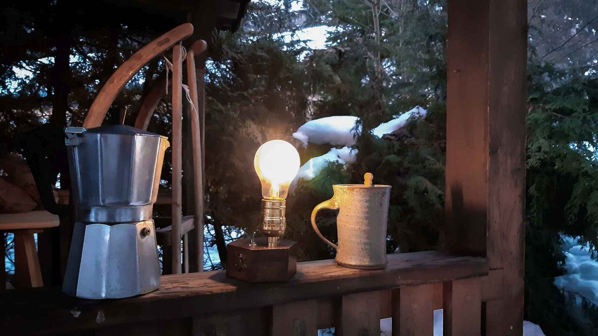 TimeBulb's tweet photo. This #tinyhouse on 4k ft is a third the level of our #alpinecross but 100% the place for peace & love
https://t.co/C8Ihe85Tb0
seeing what JRR #tolkien saw here for #inspiration
.
#chalet #backpacker #roadtrip #microadventure #cordlesslamp #timebulb #vanlife #hiking #outdoor #alps https://t.co/THW299c4Cb