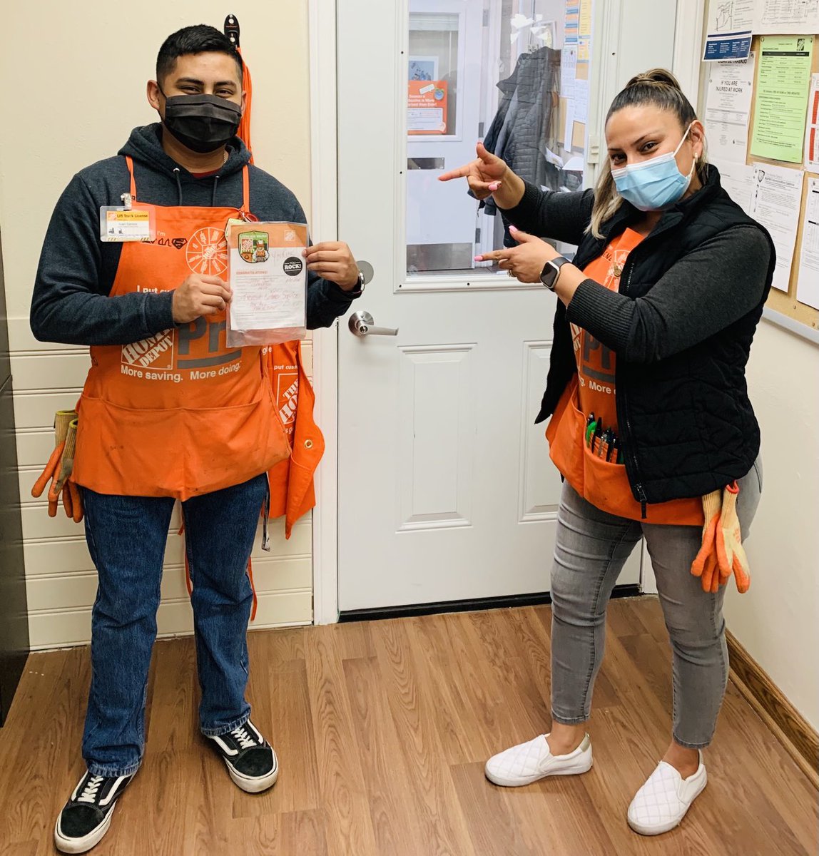 Chula Vista 0658 Selene Pro Supervisor recognized, Ivan Pro Pa for excellent customer service on the Pro VOC. Great Job Ivan !