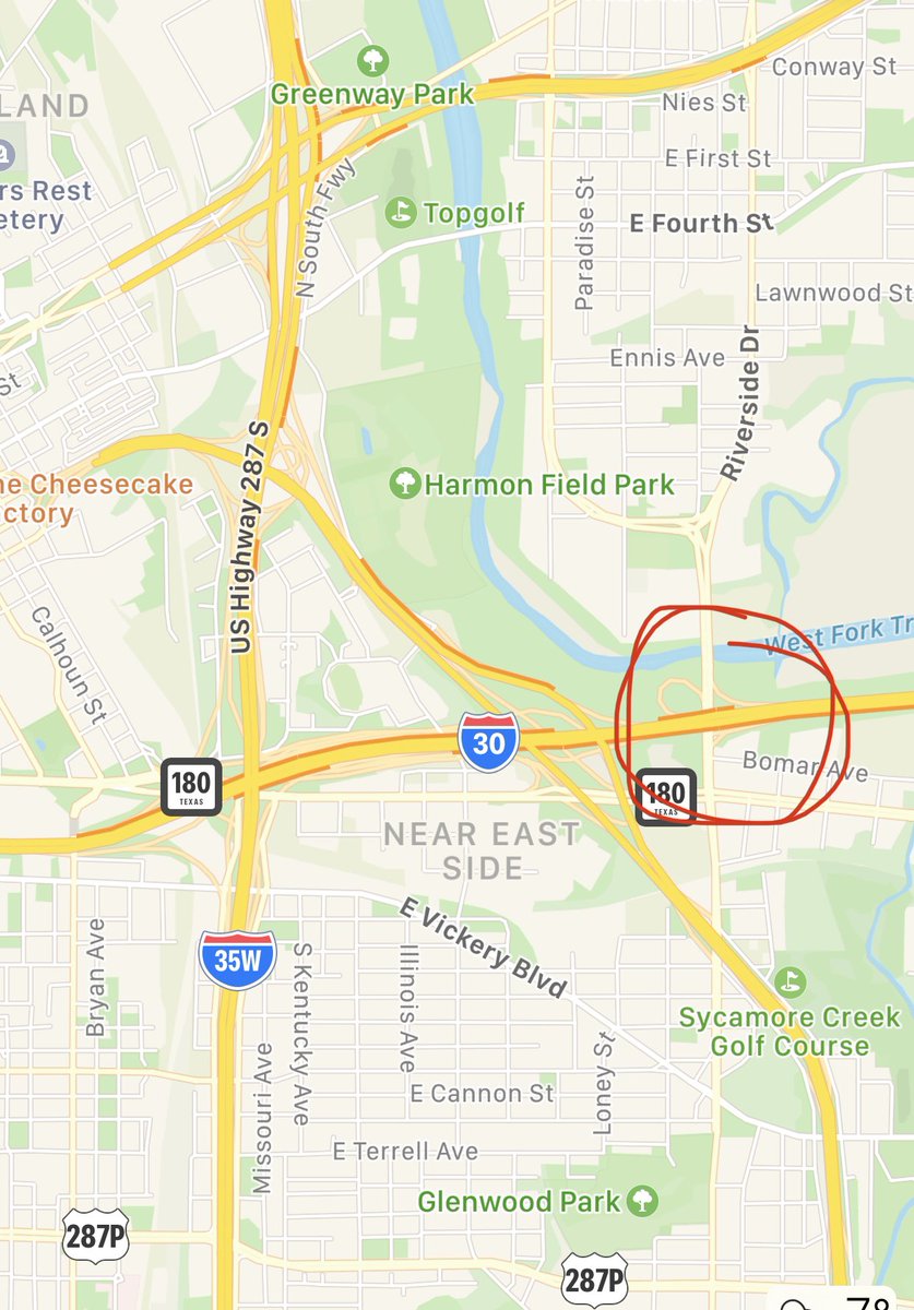 Fit_Diamond's tweet image. Couldn’t stop but a van w/flat tire is stuck on 30 East bound under Riverside Dr if anyone is available to help...