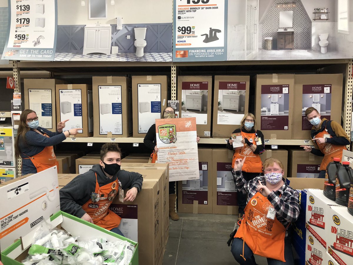 We recognized Marilyn at the service desk during our Pro walk for amazing engagement with our pros! Marilyn drives the Pro relationships and it shows! <a href="/TamaraRoden/">Tamara Roden</a> <a href="/haystackjms/">Jeff Senn</a> <a href="/KiserMathew/">Mathew Kiser</a> <a href="/Megan63873827/">Megan</a> <a href="/Kristin4738D25/">KRISTIN M FISHER</a> <a href="/kyle_mckinnon12/">🅺🆈🅻🅴 🅼🅲🅺🅸🅽🅽🅾🅽</a> @Bselch