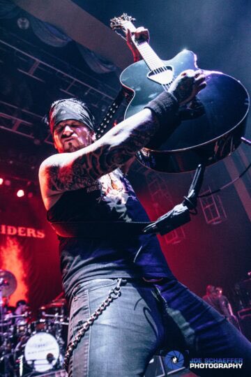 theheavyside's tweet photo. Interview with @BlackStarRiders frontman and @nuclearblast recording solo artist @rickywarwick - @sleazeroxx2015 photo credit @joeschaef https://t.co/CppxMGGbbe #fightingheart https://t.co/ixDLIUYxfz