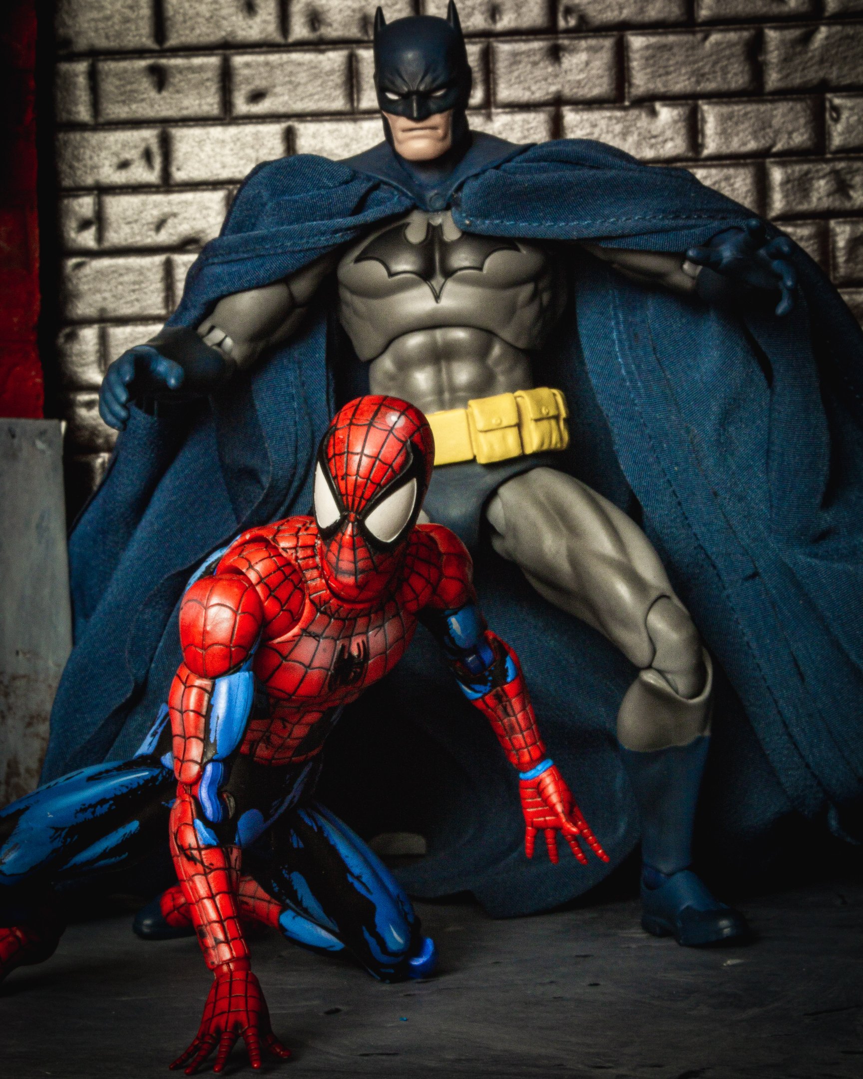 SPIDER-MAN BATMAN フィギュア Amazon.com: MAFEX No. 241 FRIENDLY NEIGHBORHOOD SPIDER-MAN