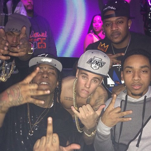 flatlineuhl's tweet photo. i'm not a party girl but i would not reject going to a club with bizzle https://t.co/EcIZa8we9G