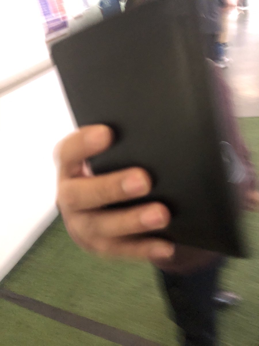 JorgeGCastaneda's tweet photo. Agentesde la 4T se niegan a identificarse y confiscan mipasaporte en T2 aduana. Asi son. https://t.co/f4Dzt53zYT