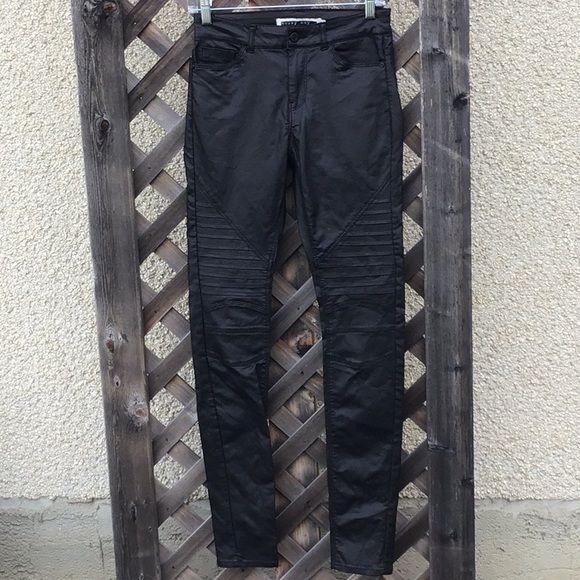 sunshynes's tweet image. So good I had to share! Check out all the items I'm loving on @Poshmarkapp #poshmark #fashion #style #shopmycloset #gap #mystree #noisymay: posh.mk/fX3aU7mkWdb