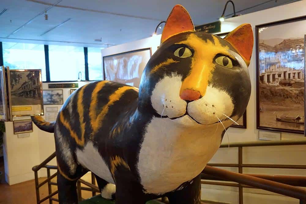 We're off to a really fun place this evening, the Kuching Cat Museum in Kuching, Malaysia. It's owned by & located on the bottom floor of the Kuching North City Hall and was established in 1993. It houses over 4000 artifacts all relating to cats. 