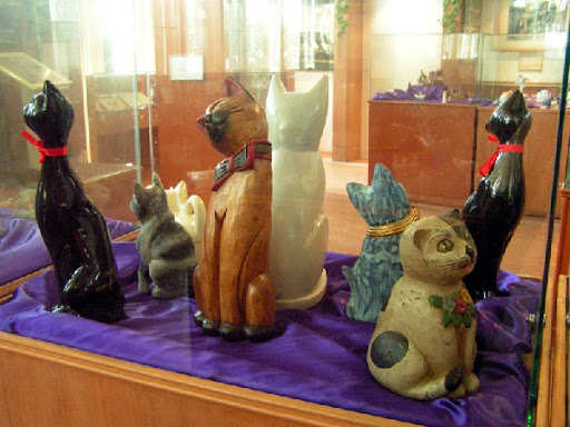 We're off to a really fun place this evening, the Kuching Cat Museum in Kuching, Malaysia. It's owned by & located on the bottom floor of the Kuching North City Hall and was established in 1993. It houses over 4000 artifacts all relating to cats. 