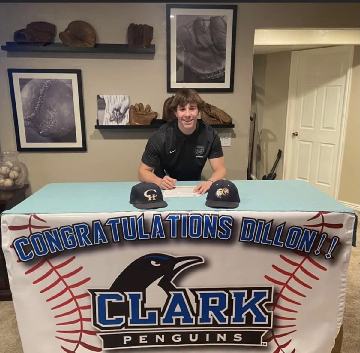 _CHHSBaseball's tweet photo. Congrats to CH Baseball Senior, Dillon Kelly.
Clark Community College is getting a good one! @Kashmoney_Kelly
#anothergrizzlymovingontothenextlevel #chbaseball #gogrizzlies https://t.co/71rUzAqO2u