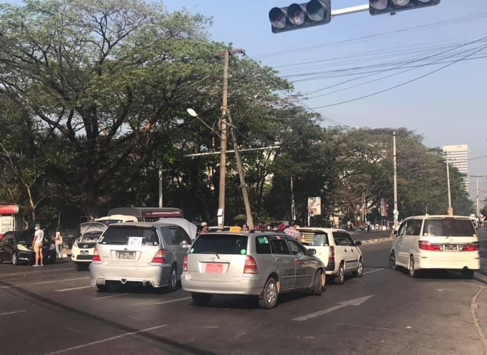 RoadBlockingDay! Private cars and cabs have deliberately blocked the major roads in Yangon to prevent civil servants who haven’t joined the #CivilDisobedienceMovement