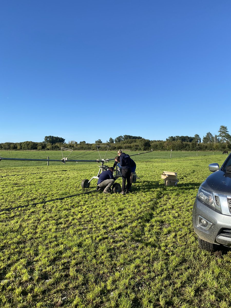 Halo’s Chris Bolton, training the Vantage NZ team on the installation of effluent monitoring, for movement fail safes and proof of placement. #halosystems #effluentmonitoring #proofofplacement