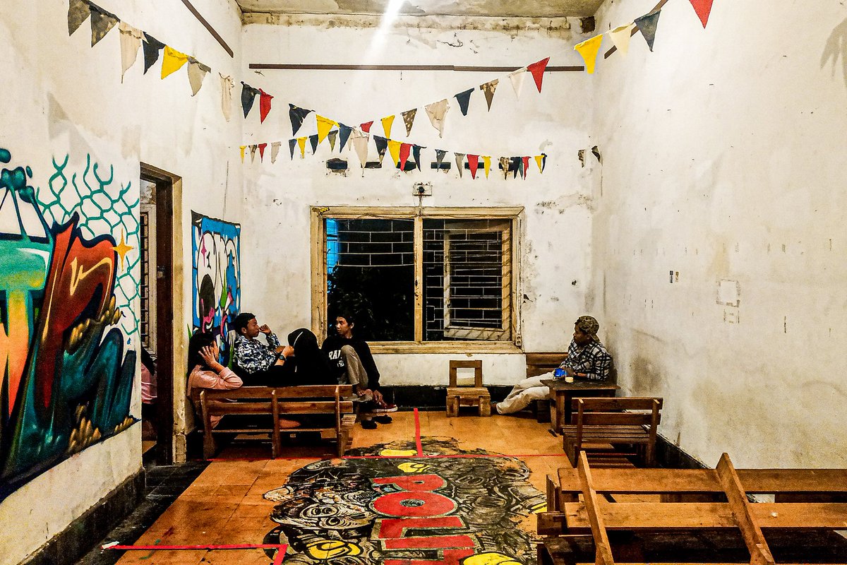 laliomah_sxo's tweet image. Sisa.e wingi moleh teko malang😆, arep.e moleh mampir sek neng konco", panggon.e keren gawe seng seneng seni, jeneng warunge warung14 lek gak Semeruartgallery, seng pasti.ne dek dalan Semeru kota malang. Isok langsung golek.i ndek Instagram 😎. #kawankopi #malang