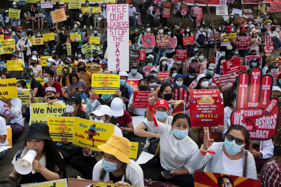 KenRoth's tweet photo. Having just seized power from the victors of the recent election, the Myanmar military says it will hold a new election and then hand power back to the winning party. What credibility does the military have? Or does it plan to manipulate a new election? https://t.co/Ag3VJGAfnY https://t.co/G7JGKw4JDs