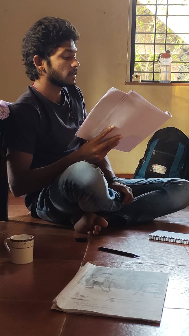 QuestorgQuest's tweet photo. #Goshtarang
Ex-fellows of Goshtarang are getting ready to tell stories again! Chetan from the first batch is learning 'read aloud' techniques under Meenatai's guidance. The others will be in #Sonale soon to work on their storytelling. We'll keep you posted about our plans. https://t.co/dpvm5HKeNN