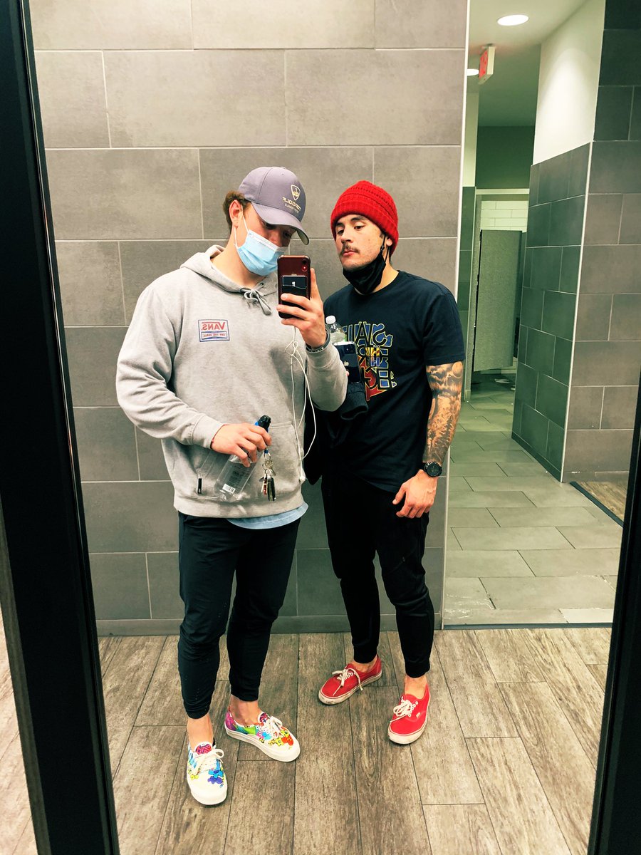 taylorferrin19's tweet image. Today’s gym albums vs. Today’s workout.