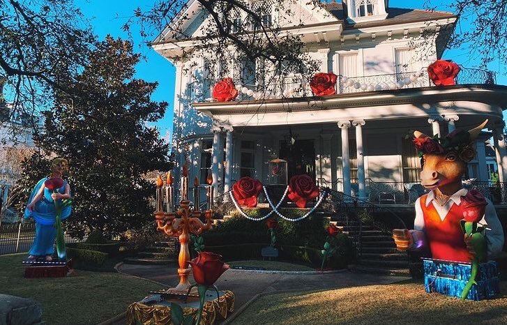 Here's a few more magical  #YardiGras house floats in New Orleans I just couldn't resist sharing