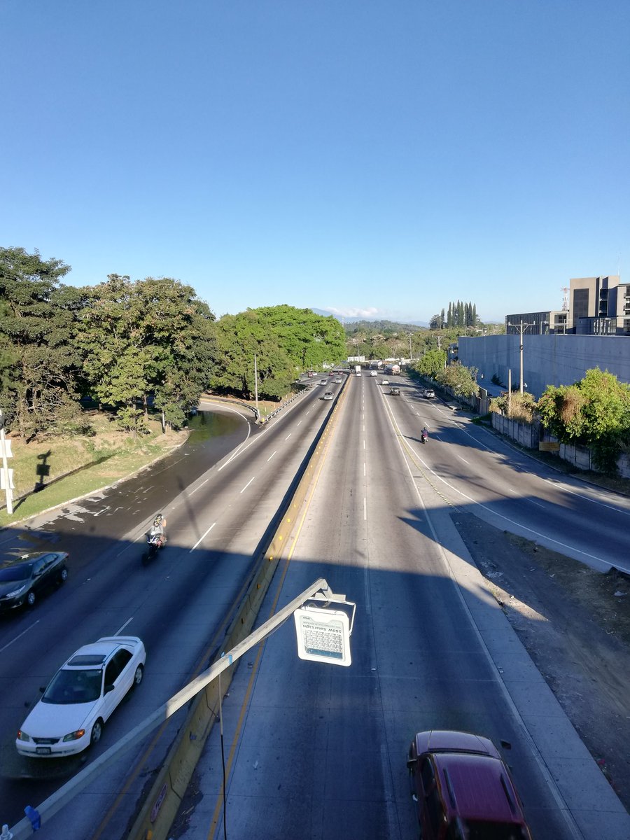 TrabazonSV's tweet photo. Tráfico entrando a los chorros en zona de Santa tacla. https://t.co/8OrB7DFLSU