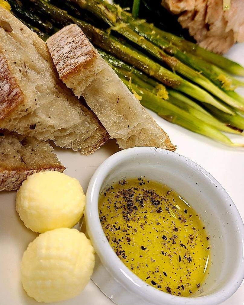 ~A Six Star Event~
Fresh Asparagus and olive bread with oil for dipping.
.
.
.
.
.
.
.
.
.
#catering #caterer #asparagus #olivebread #dippingoil #eventprofs #shenandoahvalley #photooftheday #picoftheweek #foodie #istagood #instamood #sixstarevents