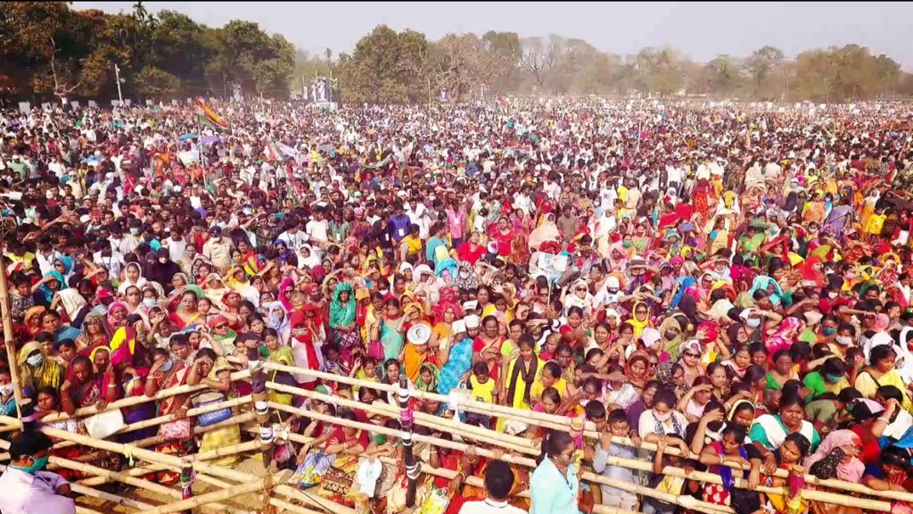 bibi_mla's tweet photo. Those who said that PM Modi’s public rally was big, should have a look at the sea of people who attended Mamata Banerjee’s rally in the same ground in Hooghly today!
#BanglaNijerMeyekeiChay https://t.co/huR4EuewGt