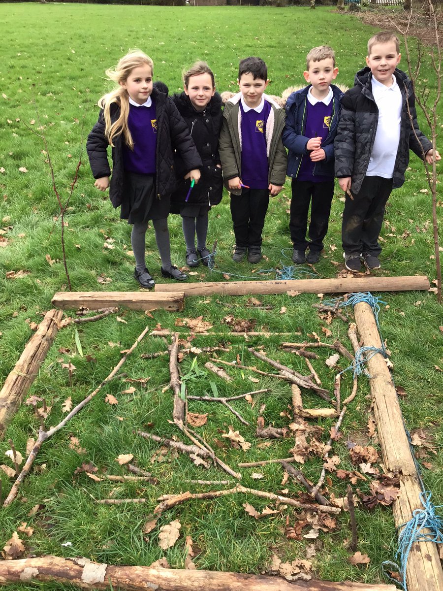 OffasMeadAc's tweet photo. #UNICORNCLASS had lots of fun today creating our own #abstract land art inspired by Andy Goldsworthy. This week we will also be exploring ephemeral sculptures using the ice cubes we made today; how exciting. We really are finding our #remarkable everyday at @OffasMeadAc. https://t.co/TlAWRJxtQf