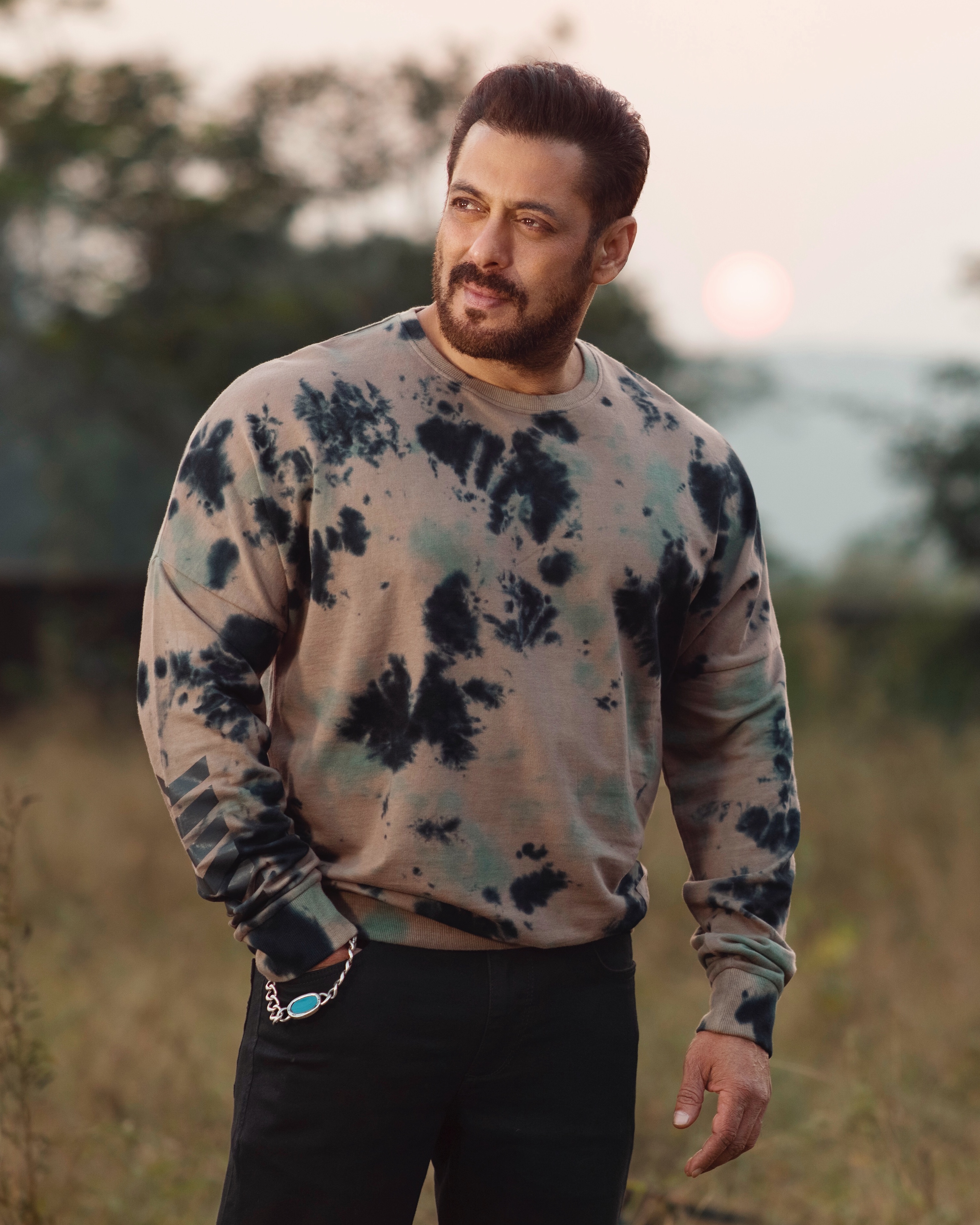 Being Human Clothing on X BeingSalmanKhan wearing our best selling sweatshirt now available in our all time favourite camo print. Grab it before it s gone. beinghumanclothing lovecareshare beinghuman ...