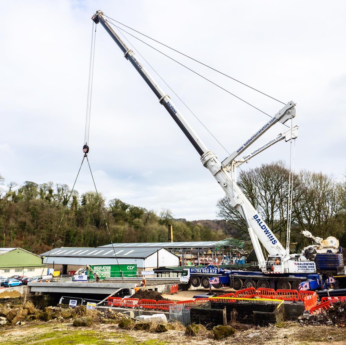 LittonProperty's tweet photo. The beams of the new bridge at Riverside Business Park have now been positioned. The form of the new bridge is now clearly visible. Bethell’s the Main Contractor will complete at the end of March 2021. https://t.co/rnKMclPHNh