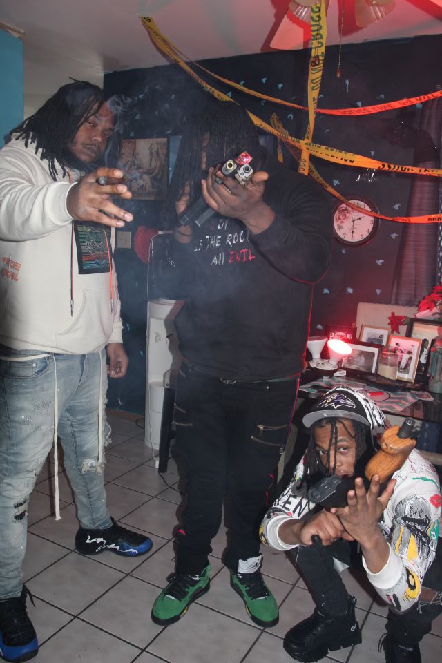 ggerelloo's tweet photo. Bitch we ForEverTenToes Bullyboys This A Never Stop 🛑 🖤🦍📺 https://t.co/w6RSqOAtkl