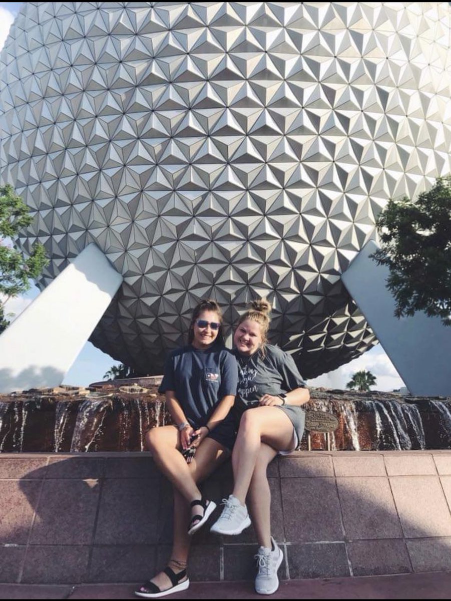 maleahOlvera2's tweet photo. happy 21st to my forever bestie!! sad i don’t get to be w you:( but have good day!! love ya forever💖 https://t.co/pmNEgVR7pF