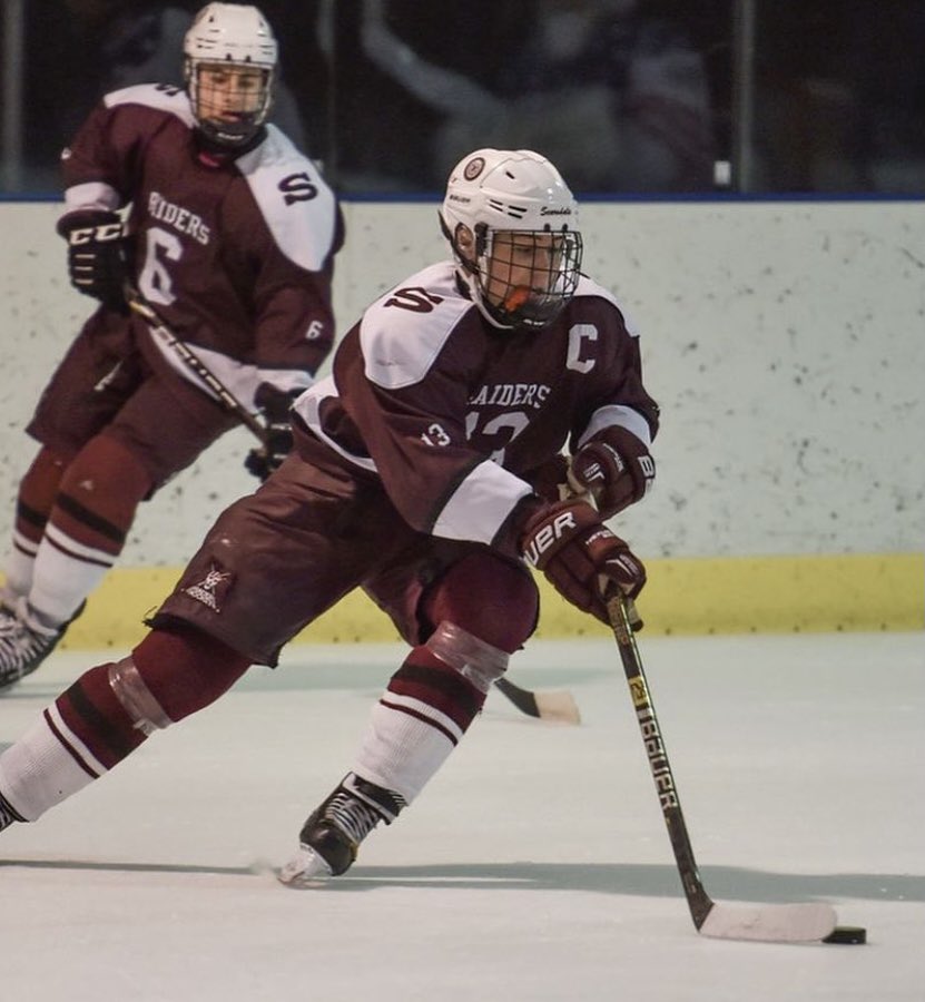Ders_Faithful's tweet photo. Ders puck looks to shake off the early season jitters today vs Rivertown @ 3:30. #UnderdogStatus #Bockey https://t.co/xWx790mavS