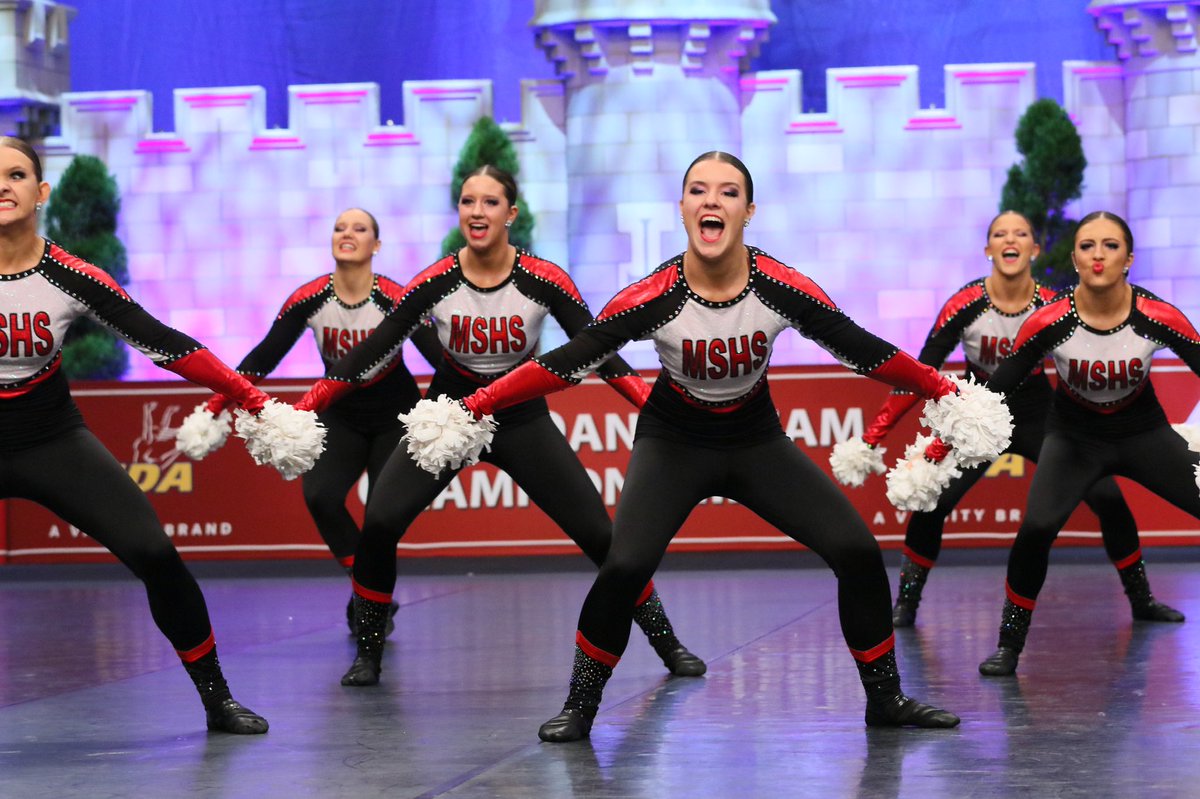 Today the Hawkettes will perform at their first in-person competition in over a year! Huge thanks to Glenbrook South for hosting our CSL conference competition. You can watch a live stream at home with the link below. 

JV: 5:35pm 
Varsity: 6:15pm 

youtu.be/mK33sF5osGk