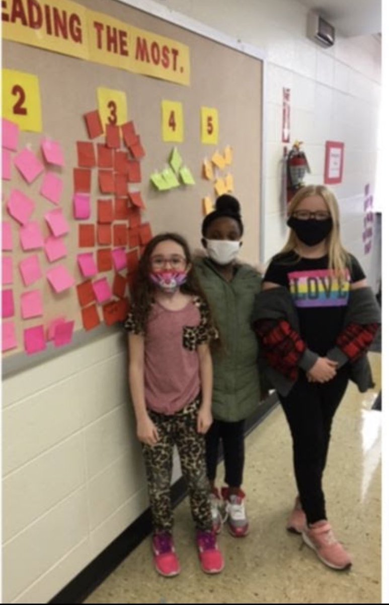 PittmanEagles's tweet photo. Pittman Eagles have revealed the first letter! #spsreads @PrincipalAgnew https://t.co/OigV3x96WU