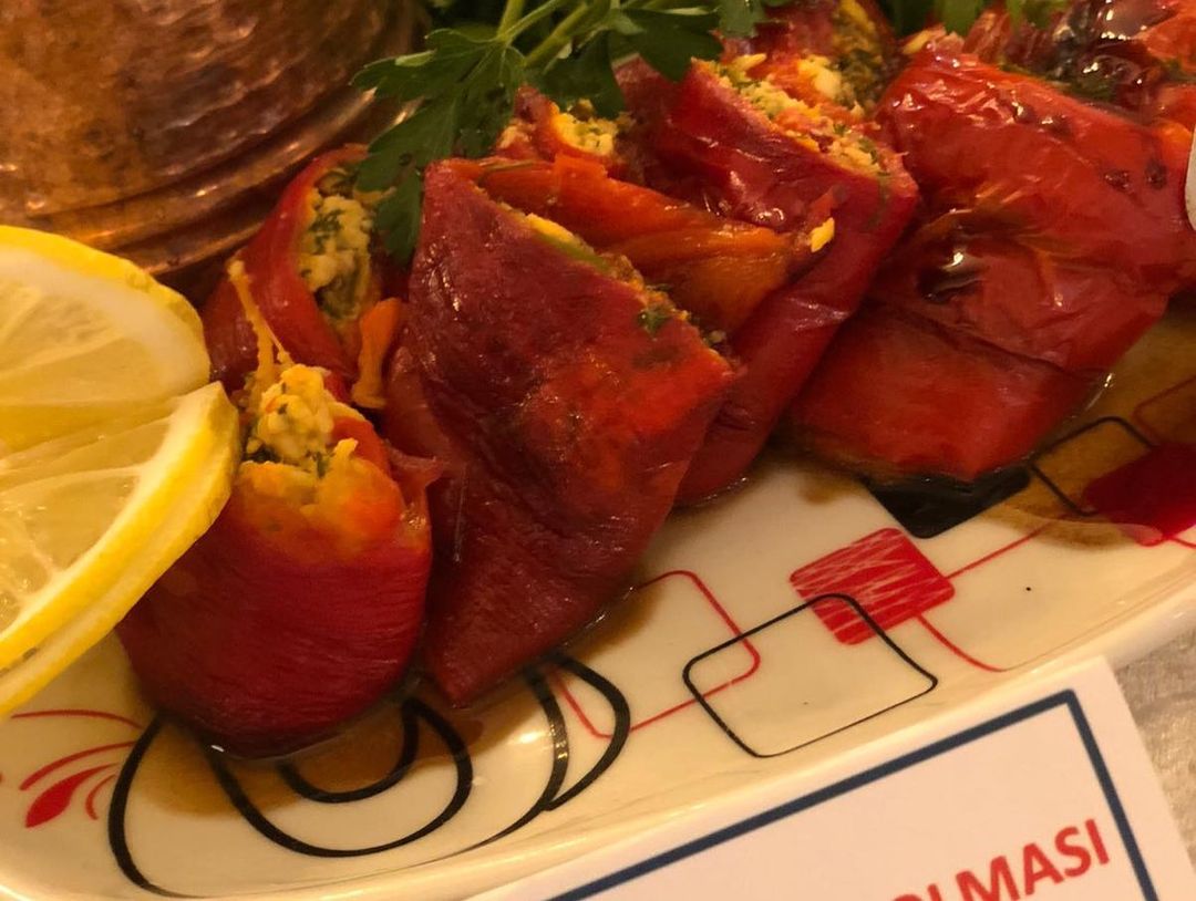 Van TSO ve VANPAD işbirliğinde, tescilli ürünlerimize yeni bir pazarlama alanı oluşturulması amacıyla, 20 farklı şekilde  
yorumlanarak oluştulan lezetlerden favorim; Otlo Peynirli Biber Dolması..