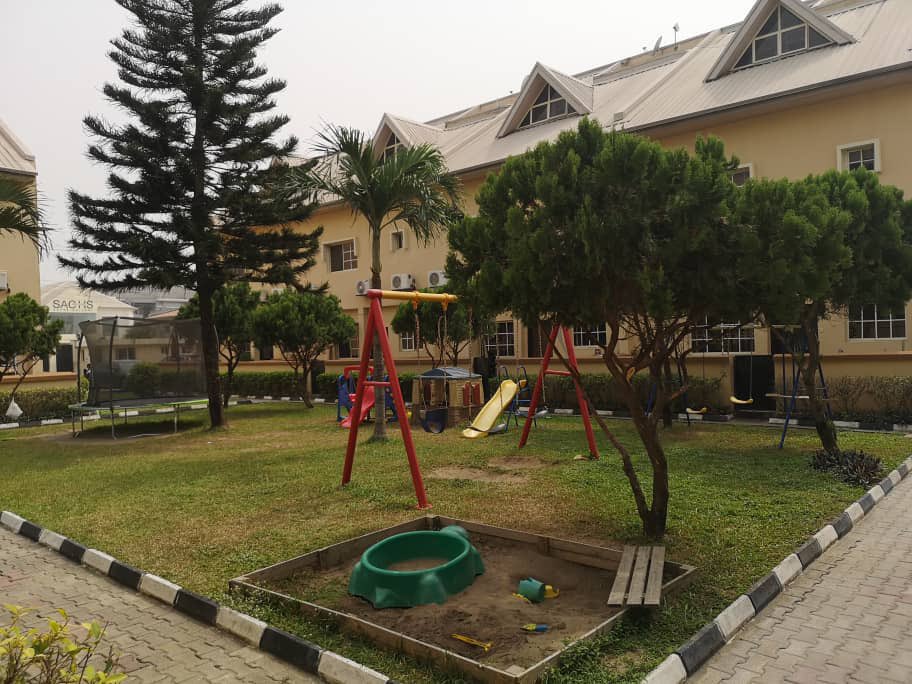IsiborTemi's tweet photo. For sale Lekki phase 1 :
4 bedroom serviced terraced house (24hrs power, swimming pool &amp; gym)  Admiralty Road, Lekki Phase 1 for sale. 

Price - N150m https://t.co/i21RQ3r2h4