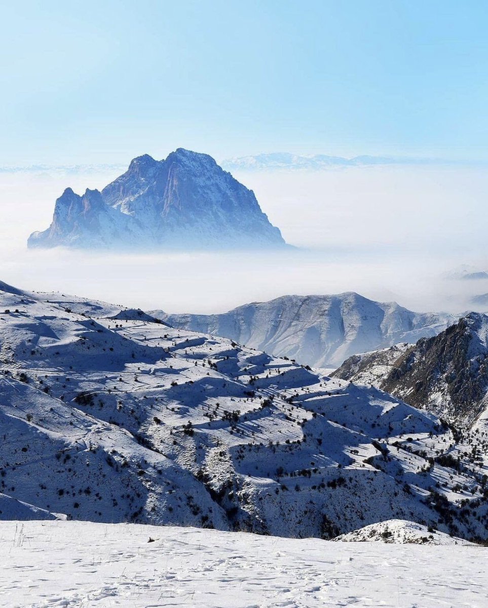 azeasthetic's tweet photo. Mountain views in Nakhchivan, Azerbaijan. https://t.co/GfvPzB4x83