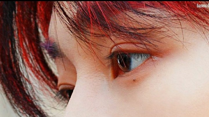 Bam'in gözlerine ayrı gözünün altındaki bene ayrı aşık olan bir ben varım galiba