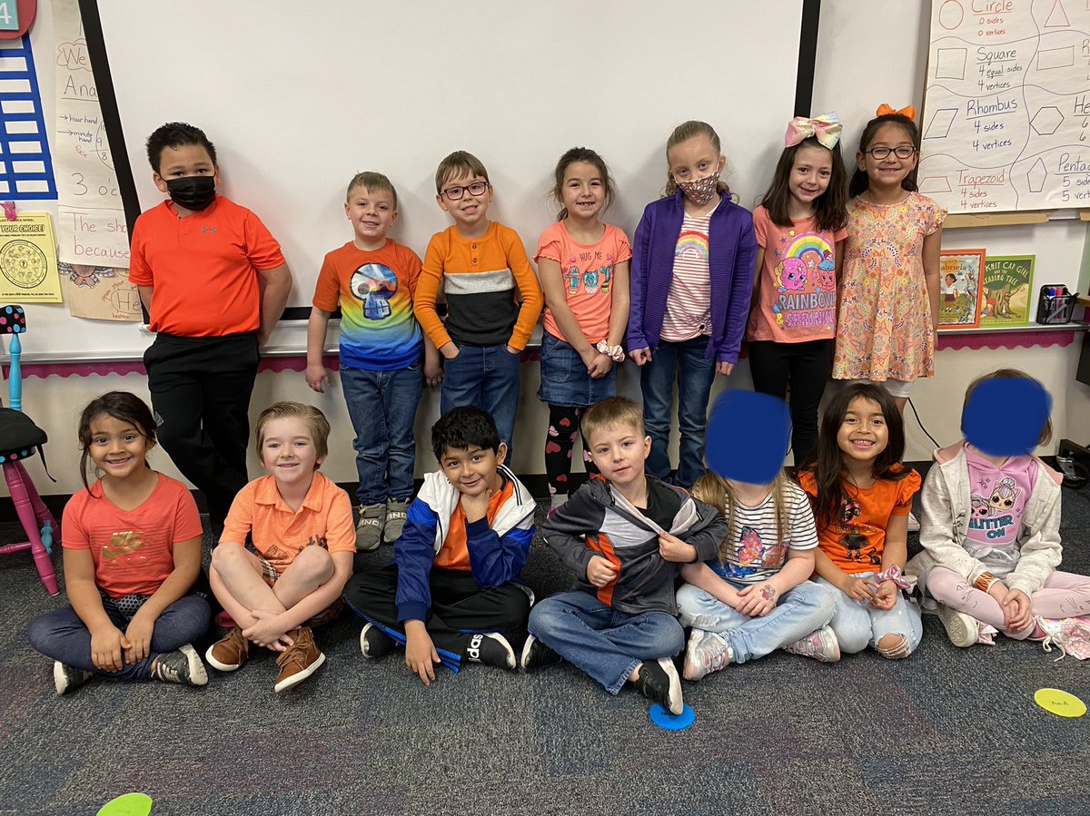 RLambert2015's tweet photo. Coloring our school and world with kindness! #bestatYES #tenyearsYoung #RandomActOfKindnessWeek https://t.co/liUqb7whUx