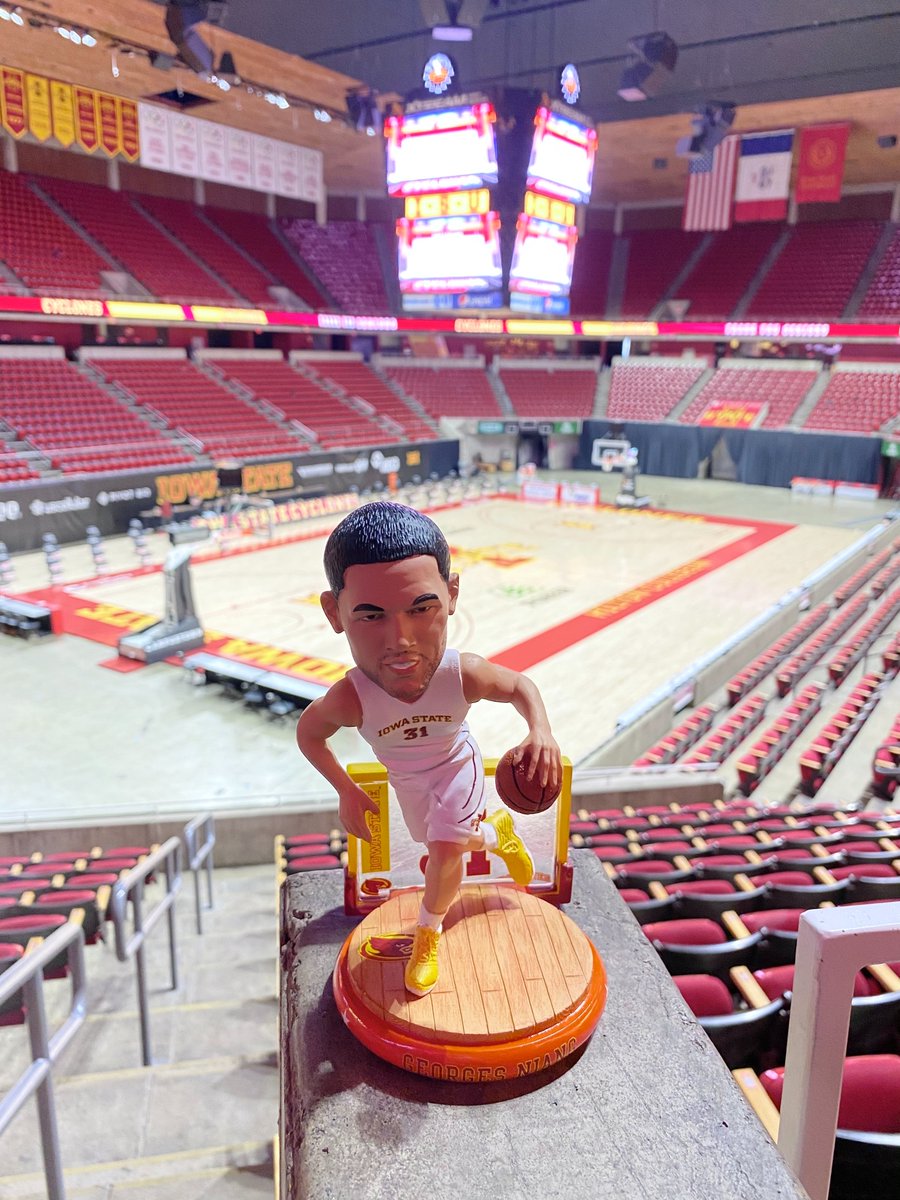 It's #WinItWednesday, Cyclones! We're giving away another  
@GeorgesNiang20 bobblehead, thanks to <a href="/FOCOusa/">FOCO</a>! 🏀

To enter, follow <a href="/FOCOusa/">FOCO</a> &amp; retweet this tweet ✅