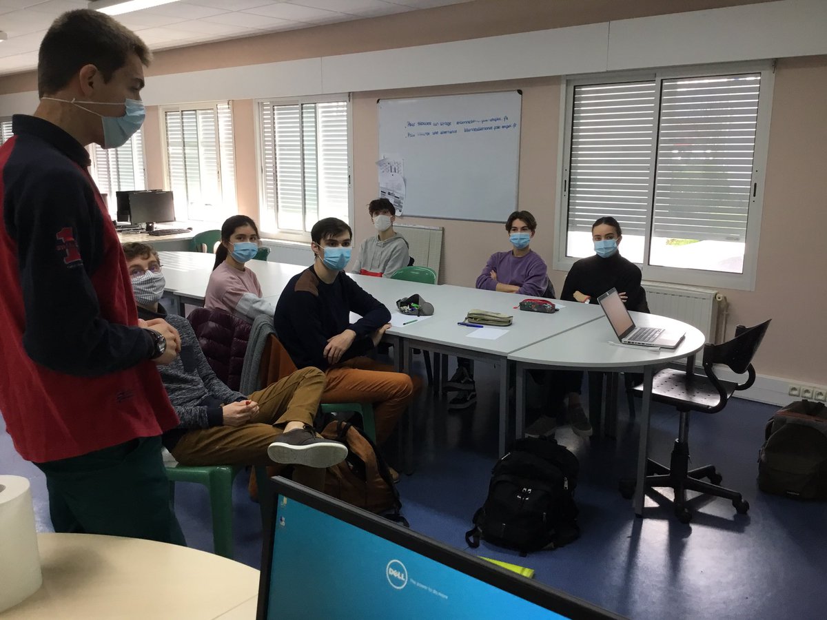 Lyceecassaigne's tweet photo. Présentation des écoles d’ingénieurs par Antoine Fropo, élève à l’école Polytechnique Paris. 👍👍👍 https://t.co/5Gkj846afK