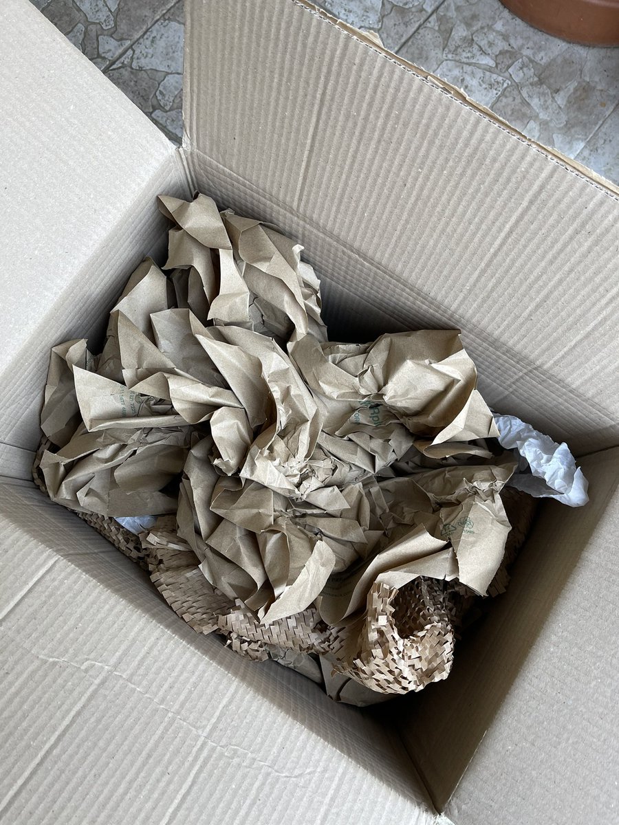 On en parle <a href="/grandeepicerie/">La Grande Epicerie</a>? Réception ce jour d’un « cadeau » 
❌ Pas de boîte cadeau
❌ Pas de mot d’accompagnement 
❌ Produits abimés! 😡