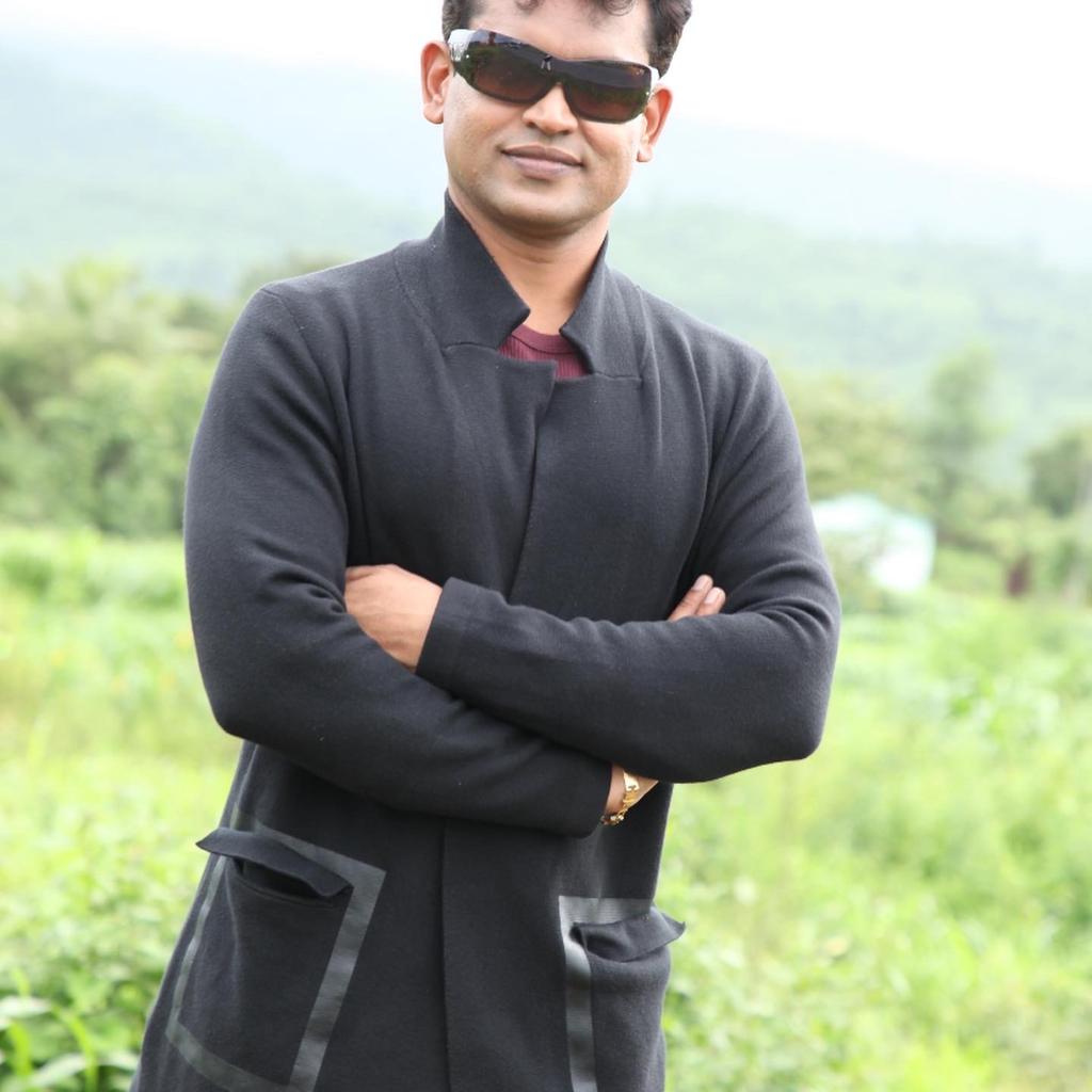 SSP_Film_Review's tweet photo. ಕುತೂಹಲಕಾರಿ ಕಥಾಹಂದರದ 'ಸ್ಕೇರಿ ಫಾರೆಸ್ಟ್' ಈ ವಾರ ತೆರೆಗೆ. ಈ ಚಿತ್ರಕ್ಕೆ ಪ್ರೀತಿ- ಭಯ- ಆತ್ಮ ಎಂಬ ಅಡಿಬರಹವಿದೆ. ಈ ಚಿತ್ರಕೆ ನಿರ್ದೇಶಕರು ಸಂಜಯ್ ಅಭೀರ್ ಹಾಗೂ ನಿರ್ಮಾಪಕರು ಜಯಪ್ರಭು.
#kannada #cinema #news #Scaryforest https://t.co/d8QBHAaKbc