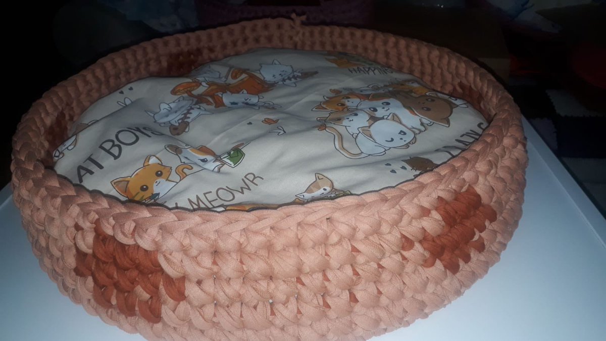 Sevgili Hayvansever Dostlar bu Arkadaşım <a href="/maya_mia87/">örenkedi</a> bi çok sokak hayvanına bakıyor bulunduğu yer çok zorlu bir bölge kışın hiç insan yok ve bu güzel yatakları vet masraflarını karşılamak için yapıyor bende aldım çok güzeller ltf destek olalım RT bedava bugün ona yarın bize 🙏❤️