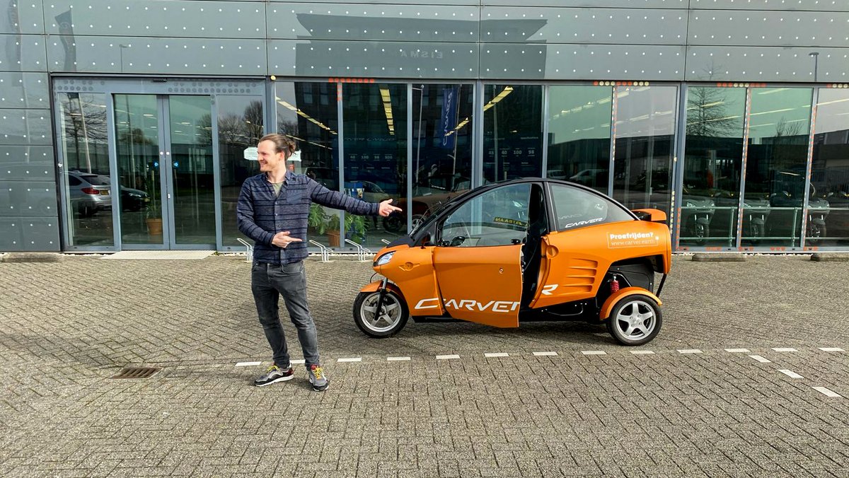 Ridecarver's tweet image. 🔥Het loopt storm bij Carver en zo krijg je ook af en toe bekend bezoek. Eergisteren was @GuidoSpek, bekend van GTST en gave musicals, bij ons om zijn Carver uit te kiezen. Het design is gemaakt en kan binnenkort al geleverd!
#RideCarver #LightEV #urbanmobility #microcar