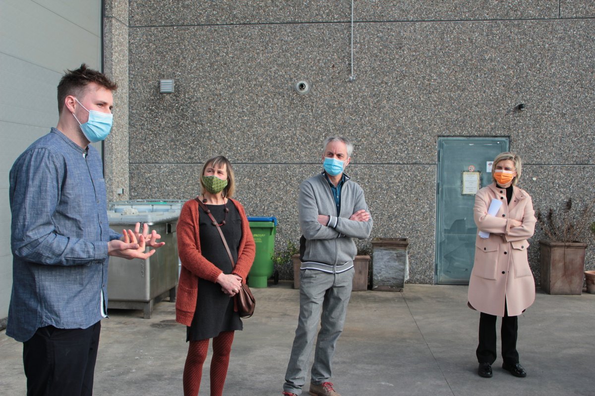 LVEBveggie's tweet photo. Gisteren bezocht Vlaams minister van Landbouw en Voeding @crevits La vie est belle naar gelegenheid van de lancering van de nieuwe Vlaamse eiwitstrategie. 

Op 23 februari werd namelijk de nieuwe Vlaamse eiwitstrategie 2030 gelanceerd . 

#eiwitstrategie #plantaardig https://t.co/vO7QHuOPTR