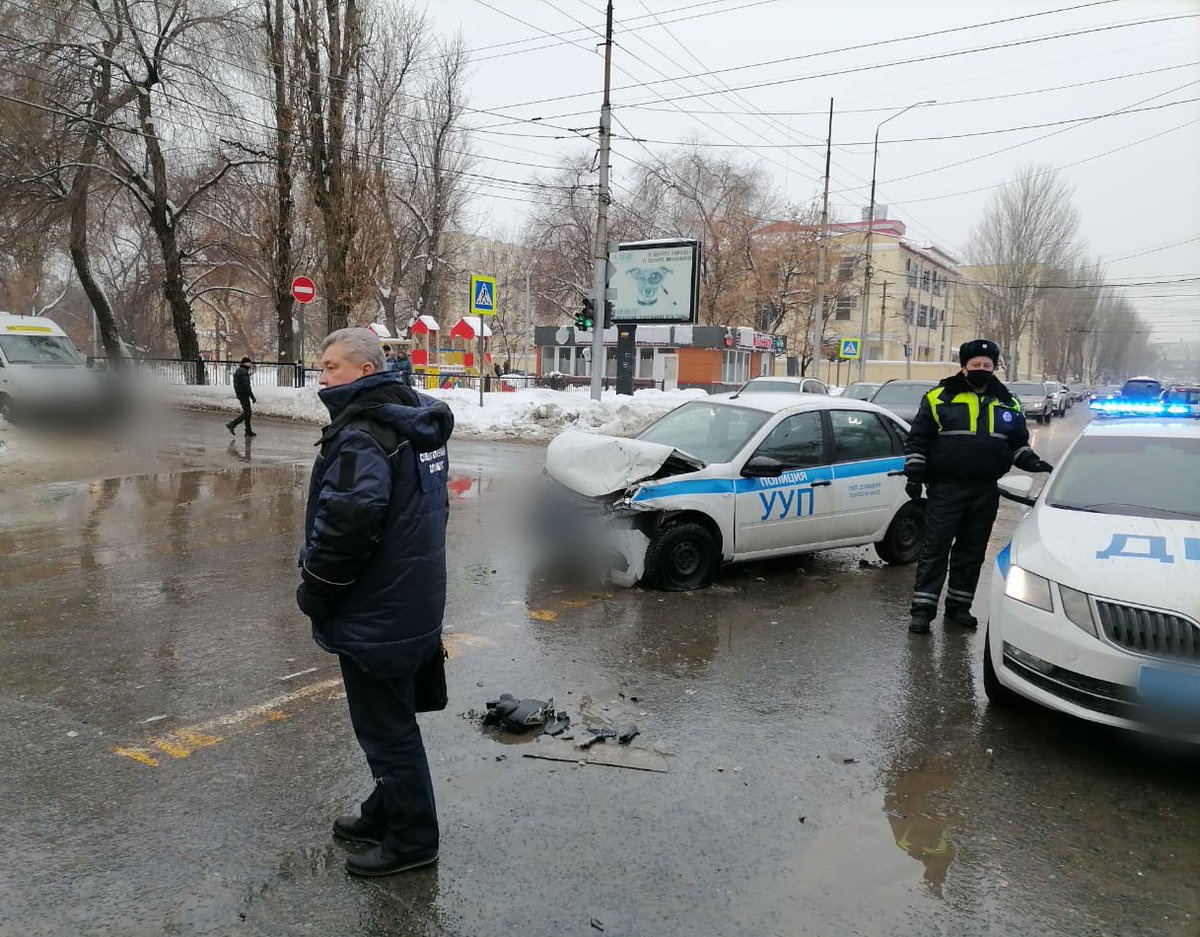 Полиция разбилась. Авария с полицейской машиной. ДТП со "скорой" и авто полиции. Машина полиции перевернулась.