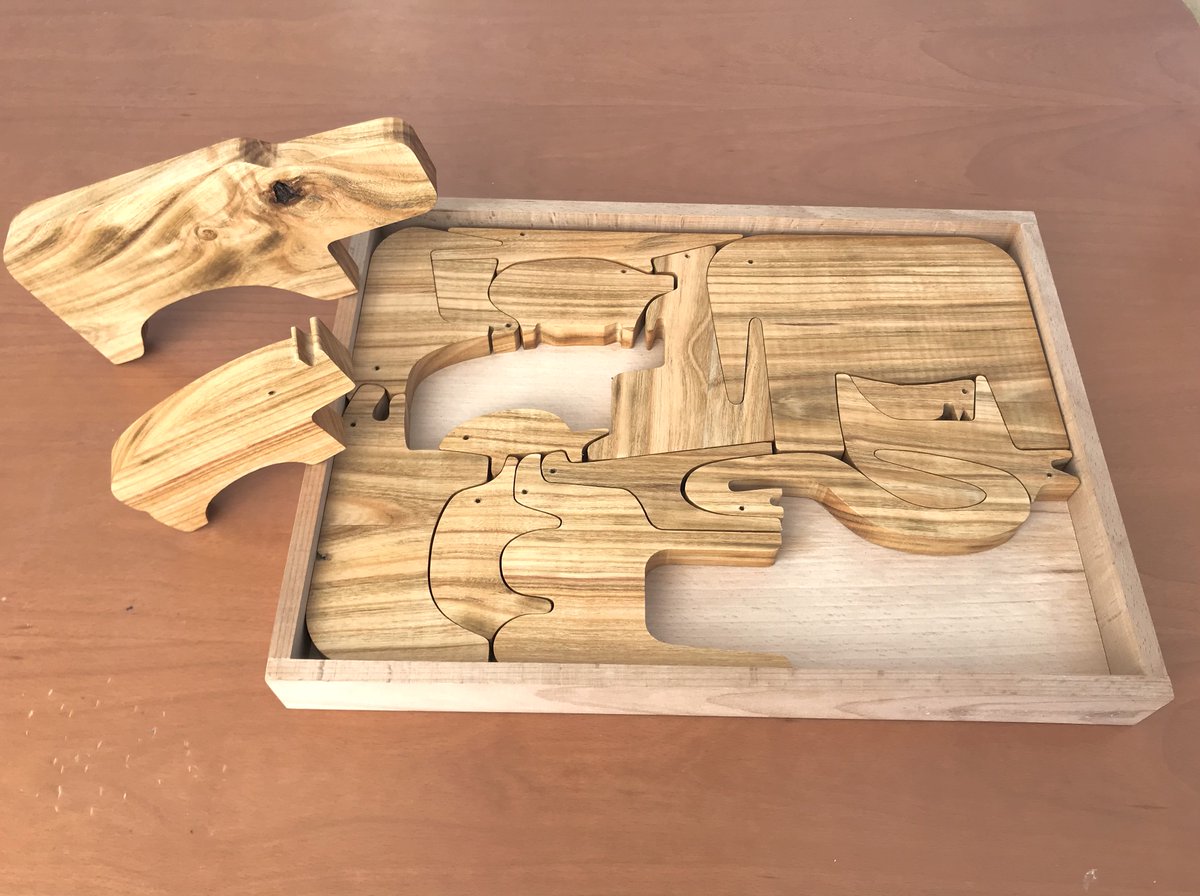 FabLab_Bern's tweet image. Schön ist es geworden, das Puzzle aus Kirschbaumholz, welches Loïc Domeniconi für seinen Sohn gefräst hat. 🙂