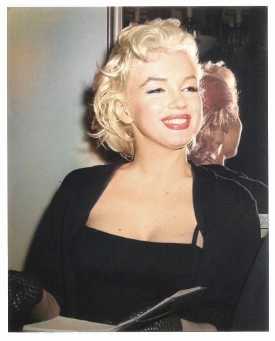 Good Morning Twitter Friends!
#marilynettes #marilynmonroefans #normajeanemortenso #hollywoodactress #goddess #beauty #hollywoodstar #morning #moviestar #marilynmonroe #blondes #followmarilynmonroe #classichollywood